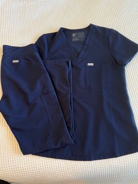 Figs Navy V-Neck Scrub Top and Cargo Pants